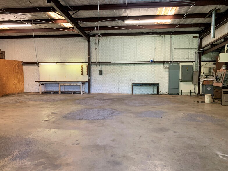 More Photos Of 6887 State Highway 31 E, Murchison Warehouse For Sale