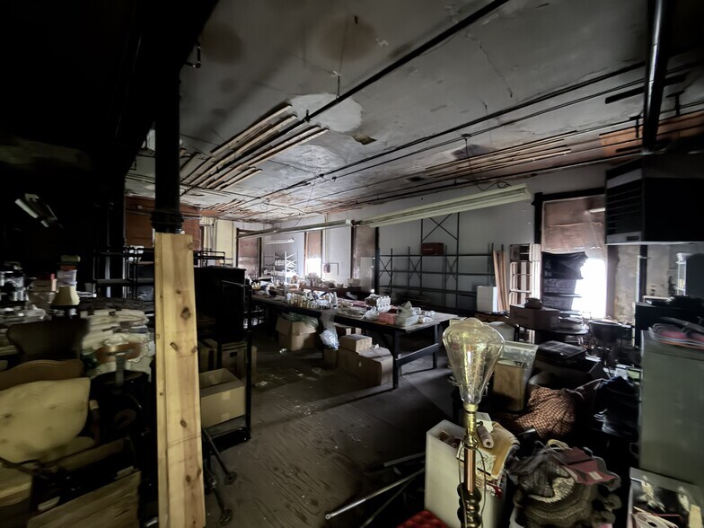 More Photos Of 301 N Harrison St, Alexandria General Retail For Sale