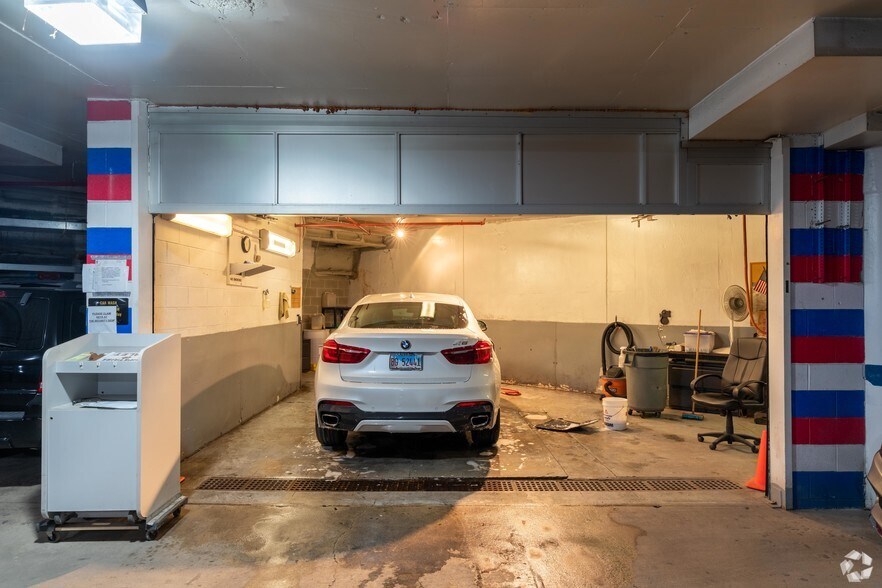 More Photos Of 1 Tower Ln, Oakbrook Terrace Office For Sale