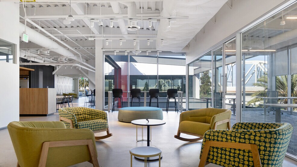 More Photos Of 1888 Rosecrans Ave, Manhattan Beach Office For Lease