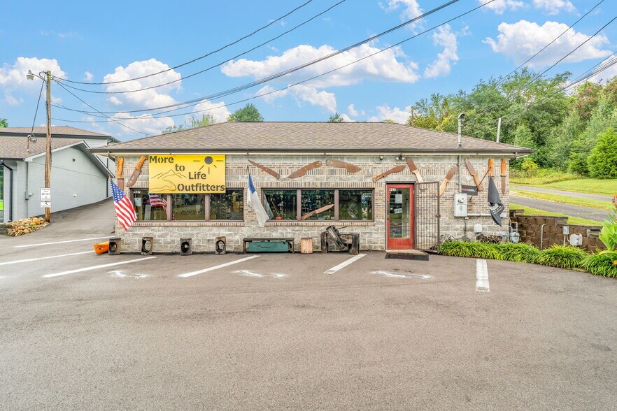 More Photos Of 927 S Charles G Seivers Blvd, Clinton General Retail For Sale