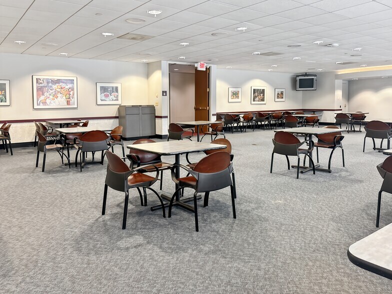 More Photos Of 1333 Burr Ridge Pky, Burr Ridge Coworking Space