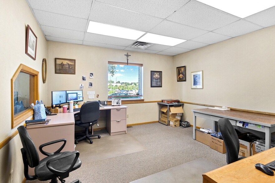 More Photos Of 976 W Minnehaha Ave, Saint Paul Warehouse For Sale