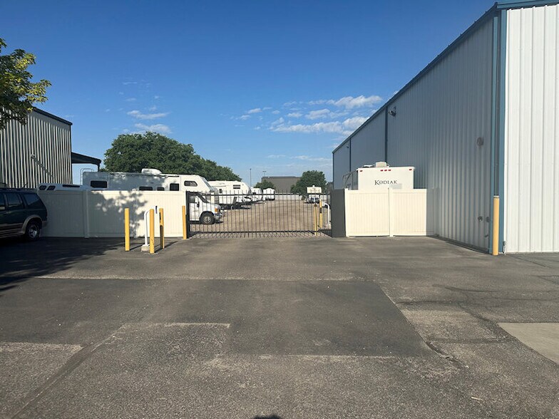 More Photos Of 363 N Linder Rd, Meridian Warehouse For Sale
