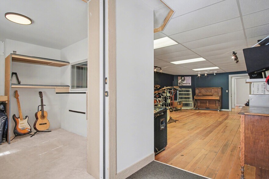 More Photos Of 328 Lake Road East Frk, Hamlin Restaurant For Sale