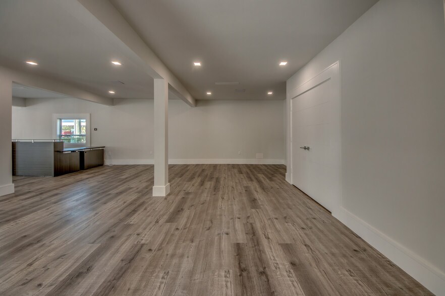 More Photos Of 3015 Tamiami Trl E, Naples Storefront Retail Office For Sale