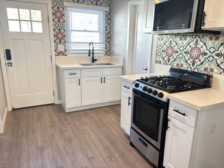 More Photos Of 183 N Waverly St, Orange Apartments For Sale