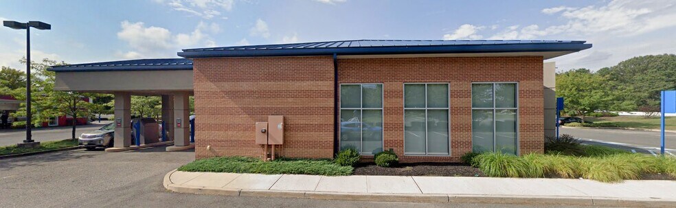 Primary Photo Of 1998 Us Highway 9, Howell Bank For Lease