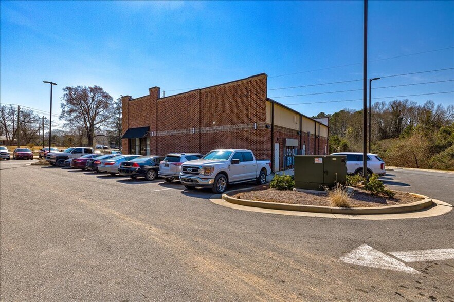 More Photos Of 438 Cabiness Road, Forsyth Storefront Retail Office For Sale