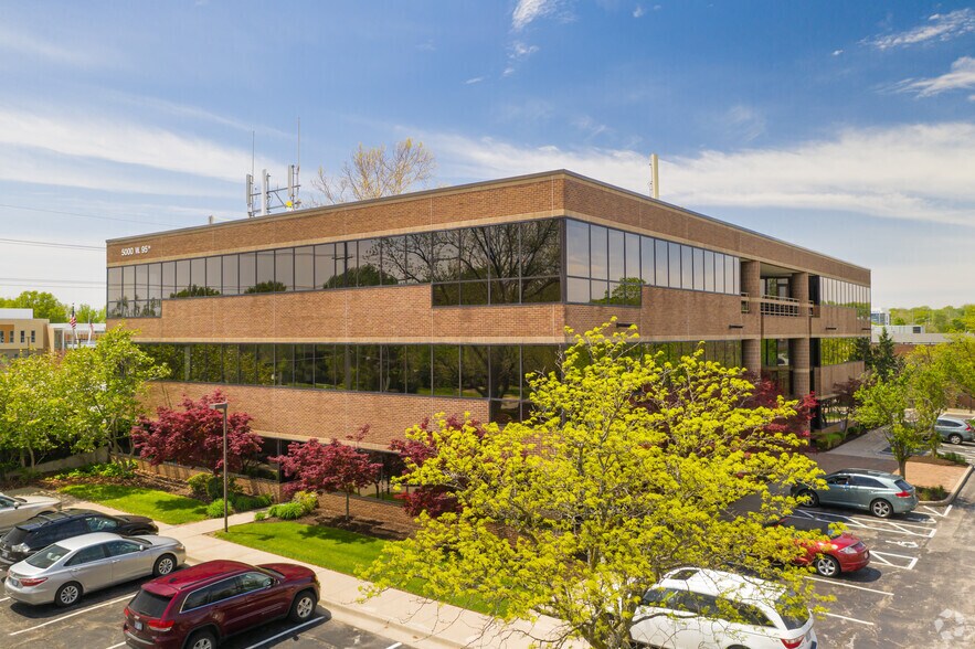 More Photos Of 5000 W 95th St, Prairie Village Office For Lease
