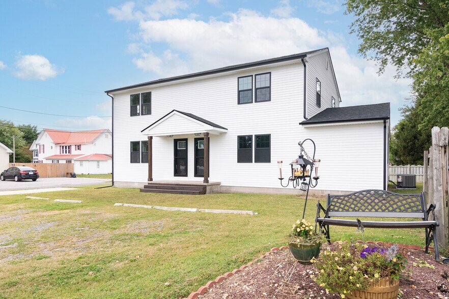 Primary Photo Of 105 E Adams St, Georgetown Apartments For Sale