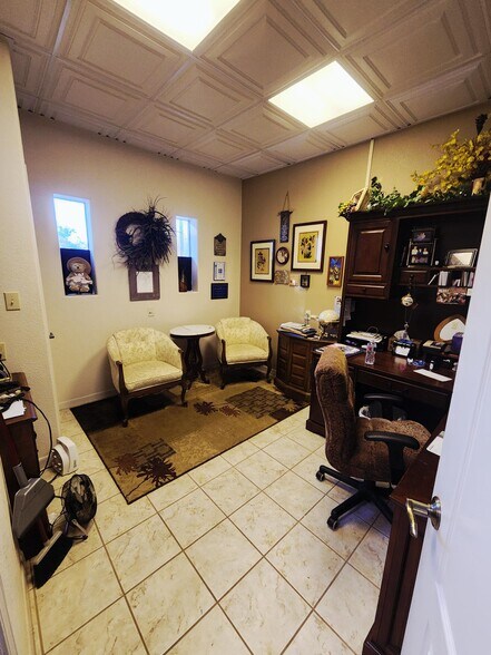 More Photos Of 1111 Worth St, Hemphill Office For Sale