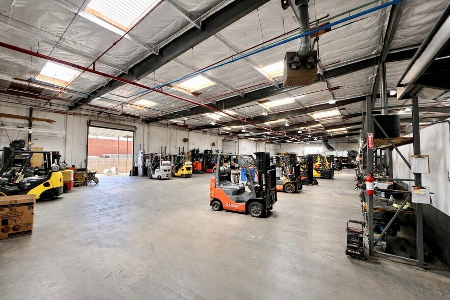 More Photos Of 1005 E Orangethorpe Ave, Anaheim Warehouse For Sale