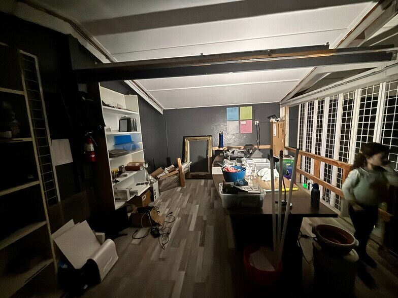 More Photos Of 309 Shipping St NE, Salem Convenience Store For Lease