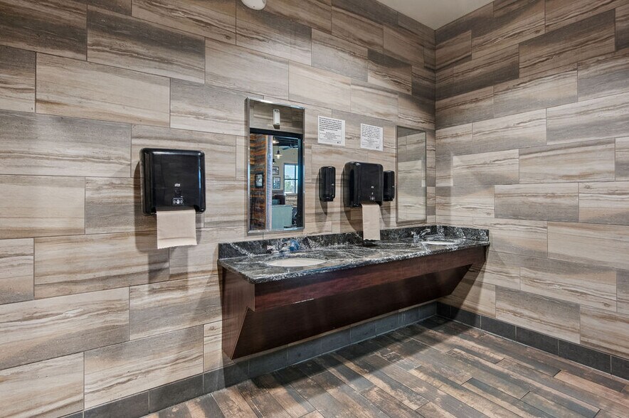 More Photos Of 2470 Gum Branch Rd, Jacksonville Restaurant For Sale