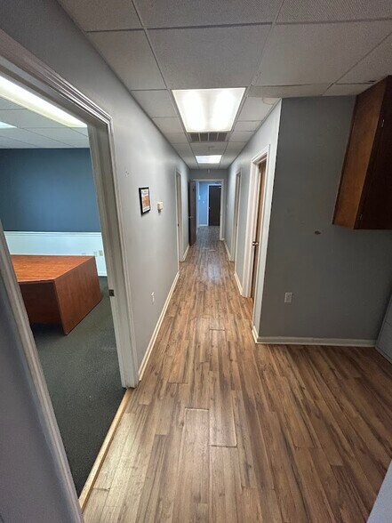 More Photos Of 24 Hampton Rd, Lyman Warehouse For Lease