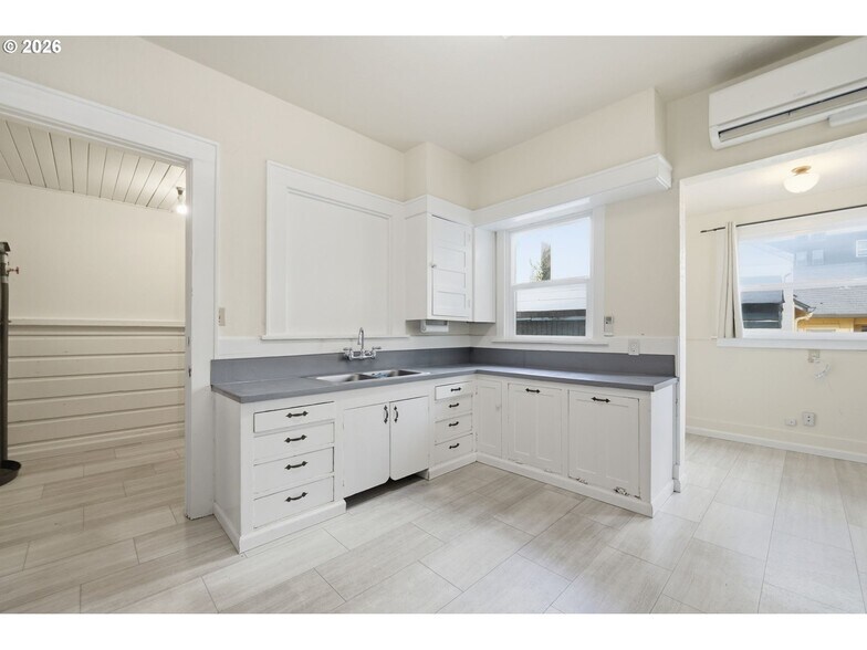 More Photos Of 245 W 13th Ave, Eugene Office For Sale