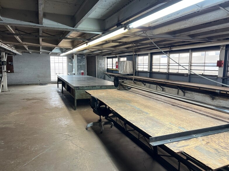 More Photos Of 636 Third Ave, Dallas Warehouse For Sale