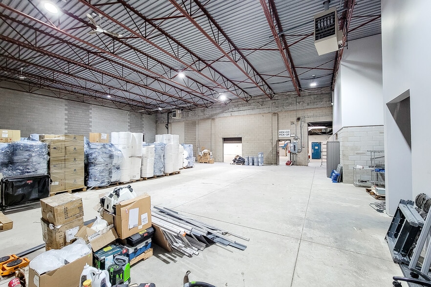 More Photos Of 1070 Heritage Rd, Burlington Warehouse For Lease