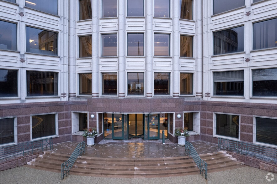 More Photos Of 1751 Lake Cook Rd, Deerfield Office For Lease