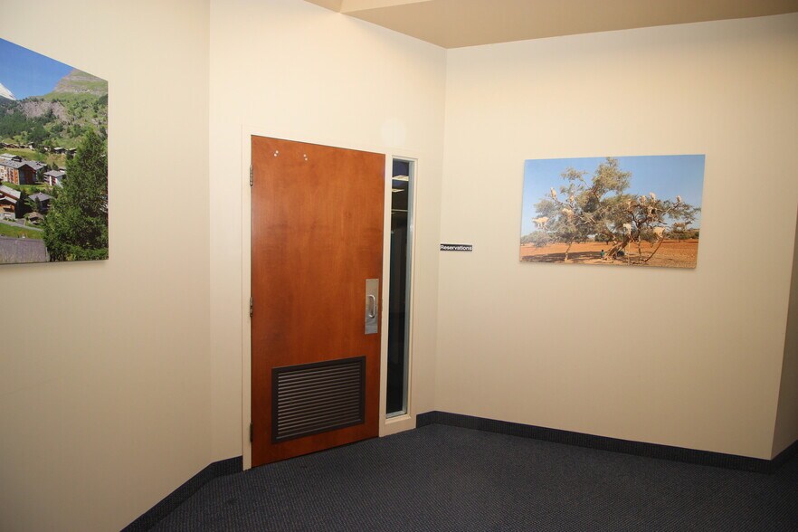 More Photos Of 455 Maryland Dr, Fort Washington Light Manufacturing For Sale