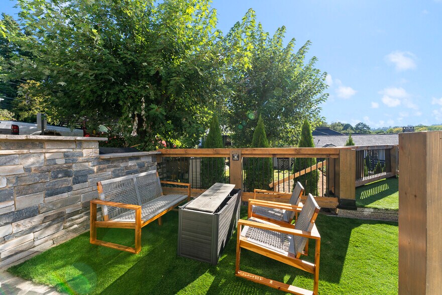 More Photos Of 870 Main St, Blowing Rock Restaurant For Sale