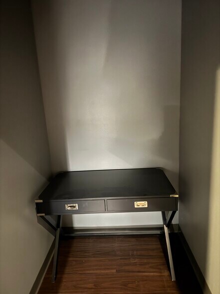 More Photos Of 80 Main St, New Canaan Storefront For Lease