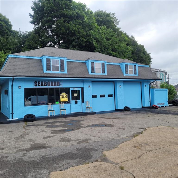 Primary Photo Of 3135 Post Rd, Warwick Auto Repair For Sale