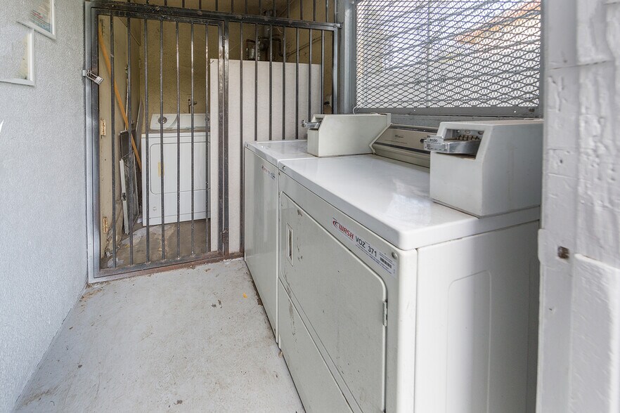 More Photos Of 925 E 19th St, Long Beach Apartments For Sale