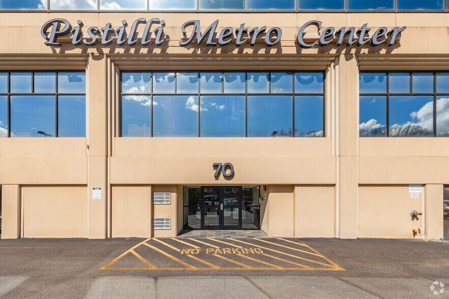 More Photos Of 70 Glen St, Glen Cove Medical For Lease
