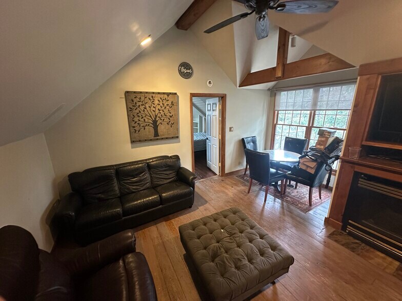 More Photos Of 430 Carolina Way, Highlands Flex For Sale