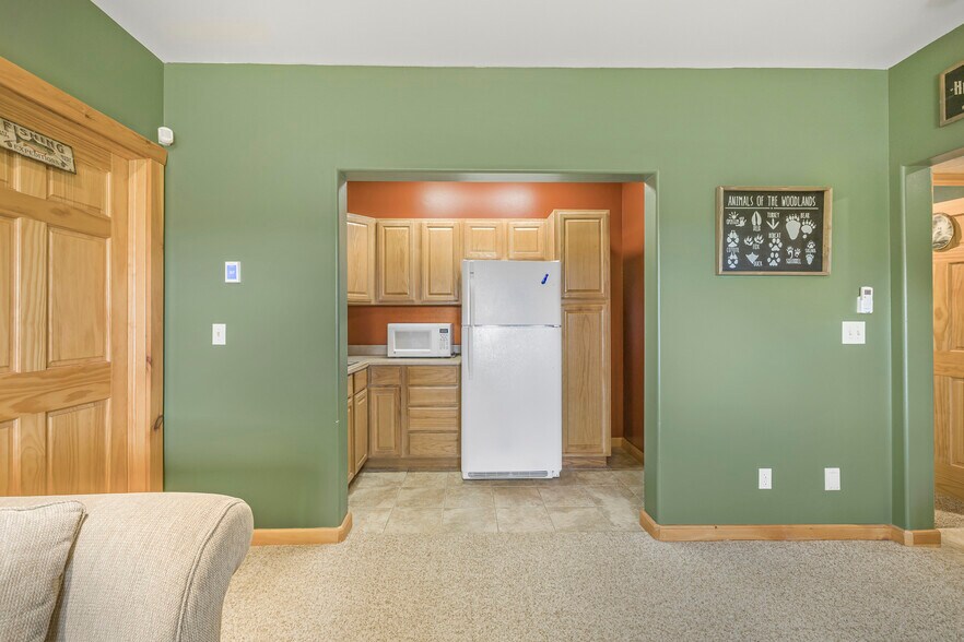 More Photos Of 1665 Whisper Ridge Rd, Ashton Hotel For Sale