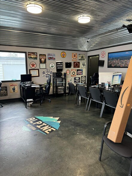 More Photos Of 6410 NE Sandy Blvd, Portland Auto Dealership For Sale