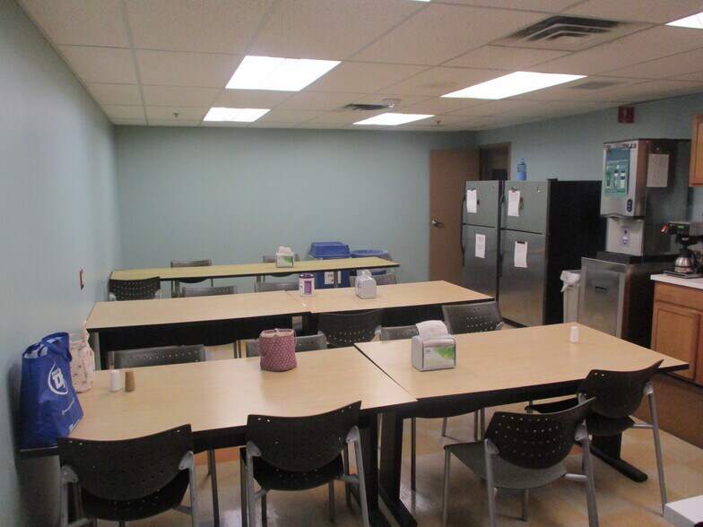 More Photos Of 2925 Walkent Ct, Grand Rapids Distribution For Lease