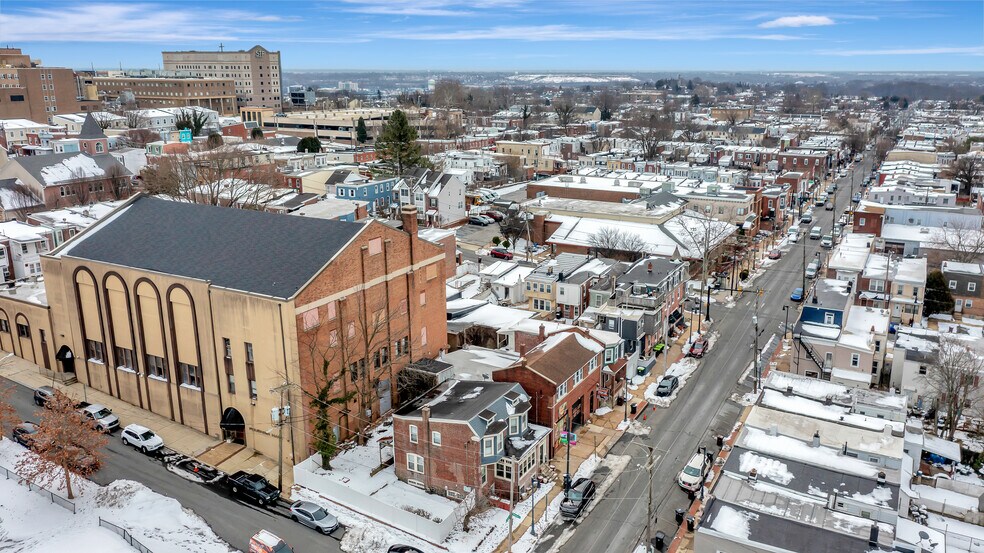 More Photos Of 804 N Lincoln St, Wilmington Storefront Retail Residential For Sale