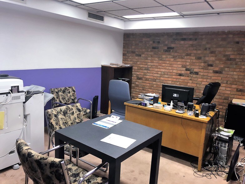 More Photos Of 4180 W Broadway Ave, Robbinsdale Storefront Retail Office For Lease