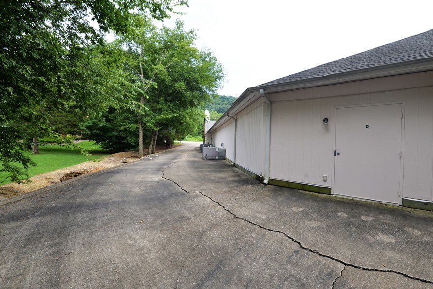 More Photos Of 6503 Hixson Pike, Hixson Storefront Retail Office For Lease