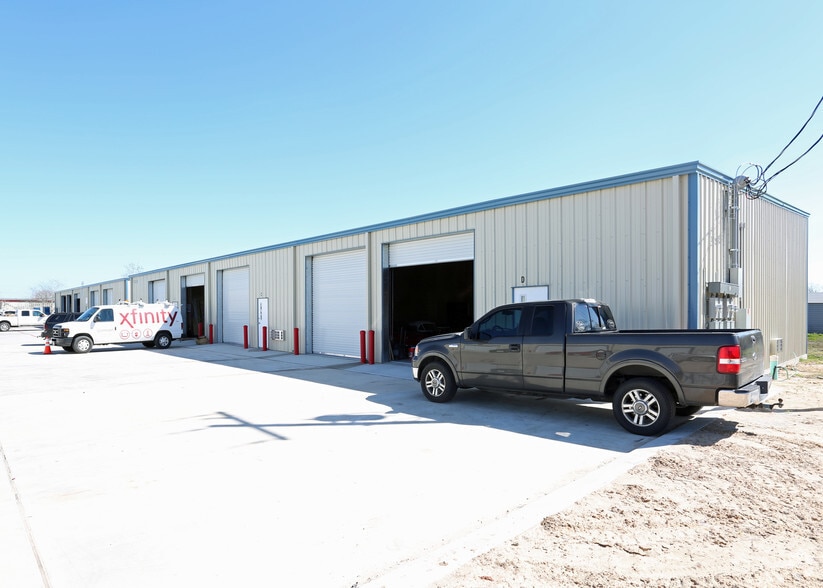 More Photos Of 1825 Dickinson Ave, Dickinson Warehouse For Lease