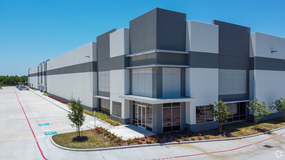 Primary Photo Of 1403 Gillingham Ln, Sugar Land Warehouse For Lease