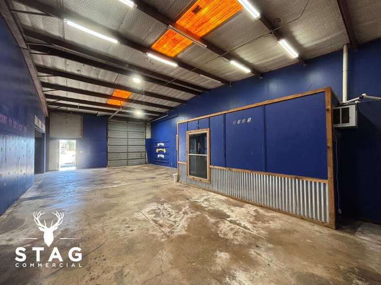 More Photos Of 3916 E McKinney St, Denton Warehouse For Lease