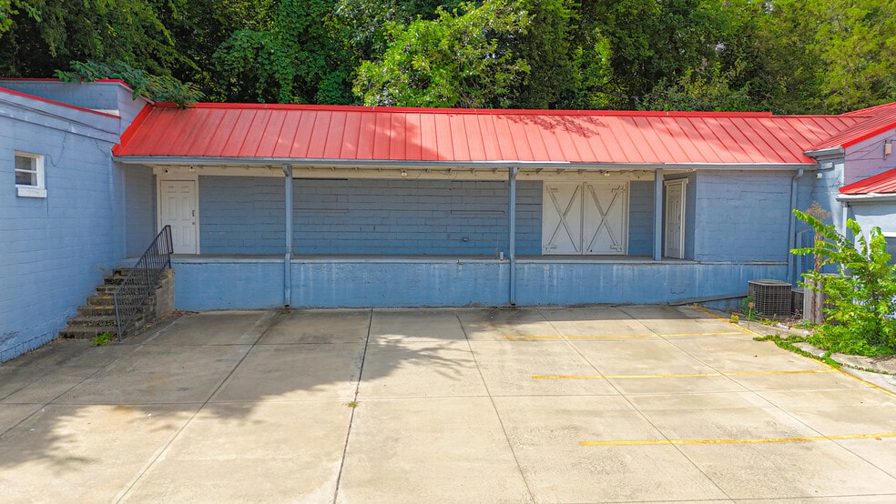 More Photos Of 651 W Broad St, Athens Medical For Lease
