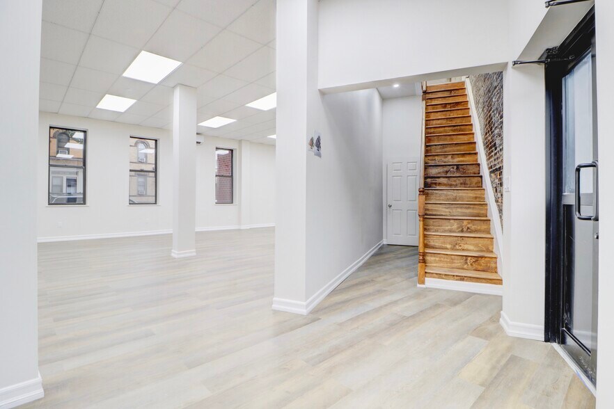 More Photos Of 7416 Cypress Hills St, Glendale Manufacturing For Sale