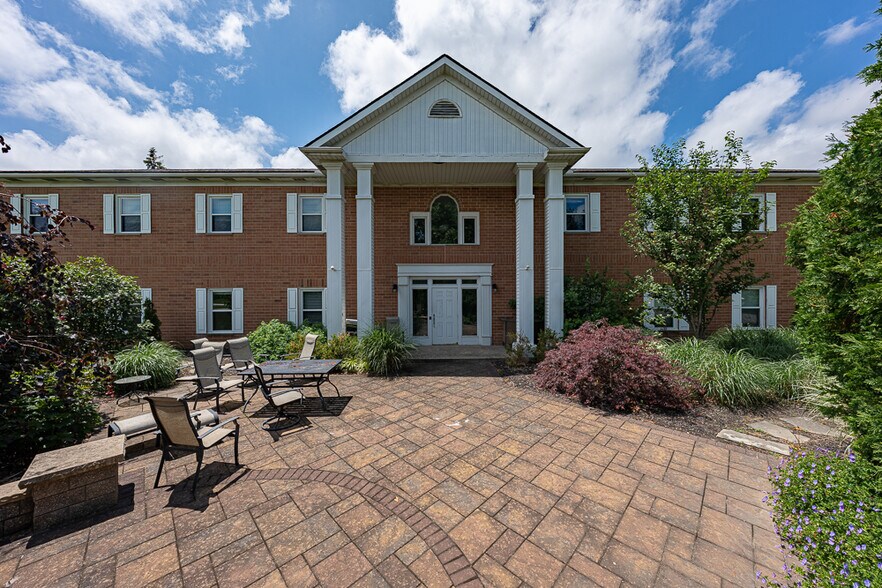 More Photos Of 30670 Bainbridge Rd, Solon Office For Sale