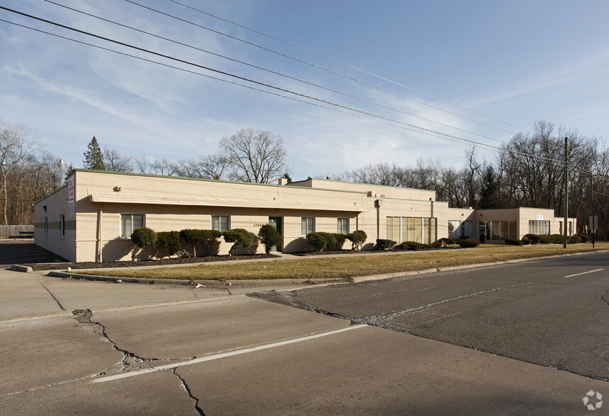 Primary Photo Of 22900-22930 Lahser Rd, Southfield Service For Sale