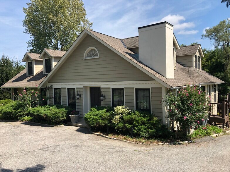 Primary Photo Of 500 Main St, Armonk Office For Sale