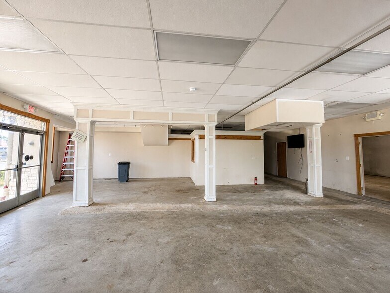 More Photos Of 1404-1406 Southfield Rd, Lincoln Park Office Residential For Lease