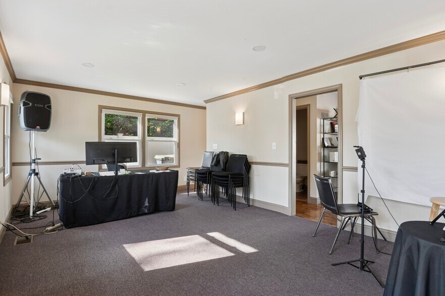 More Photos Of 2417 Silverside Rd, Wilmington Office For Sale