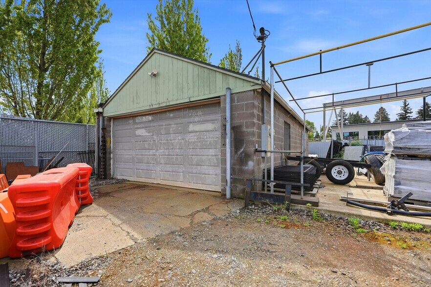 More Photos Of 2706 NE Columbia Blvd, Portland Industrial For Sale