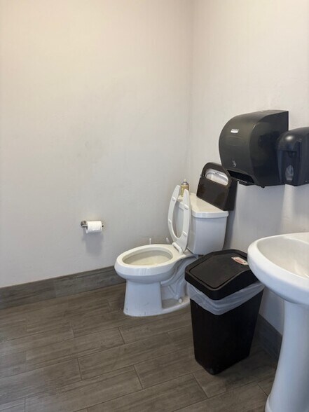 More Photos Of 555 1st St, Exeter Industrial For Lease