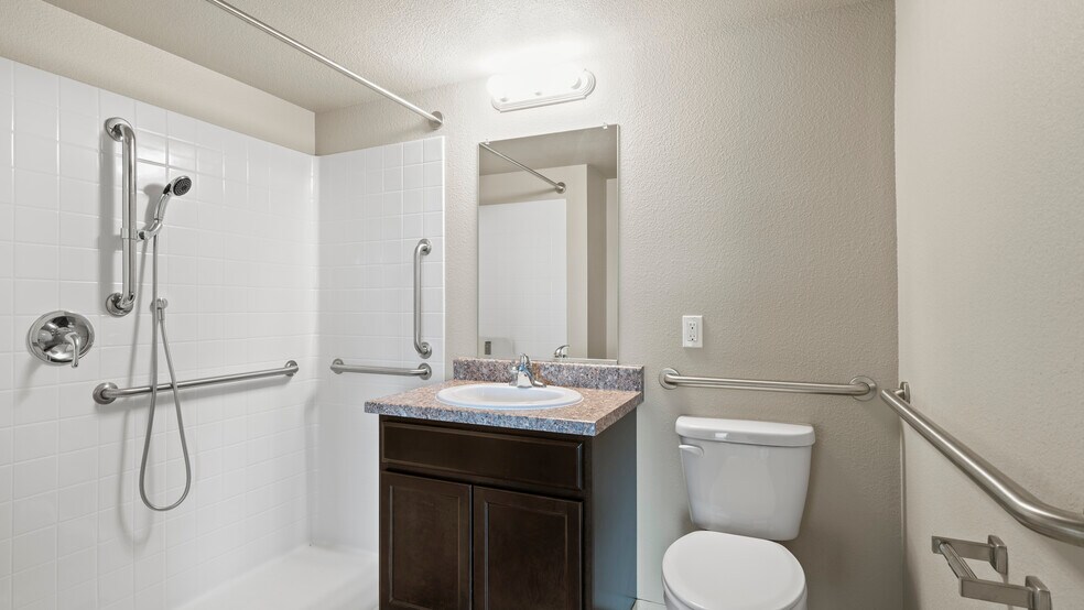 More Photos Of 215 University Dr, Richland Apartments For Sale